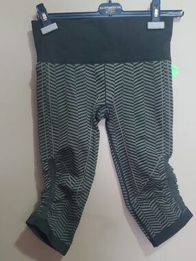 Lululemon The Flow Crop II Heathered Fatique Blk Grn Chevron Herringbone Size 6